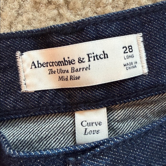 Abercrombie & Fitch The Ultra Barrel Mid Rise Jeans - Picture 6 of 13